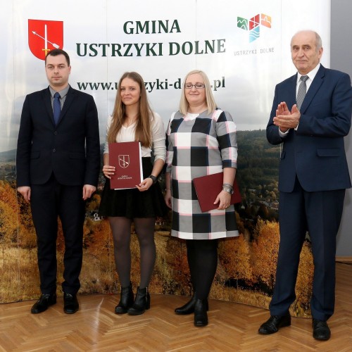 Wręczenie nagród i stypendiów uzdolnionej młodzieży